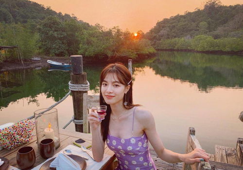 钟楚曦运动少女装惊艳亮相，长发配搭尽显青春活力，与往日时装周造型大相径庭